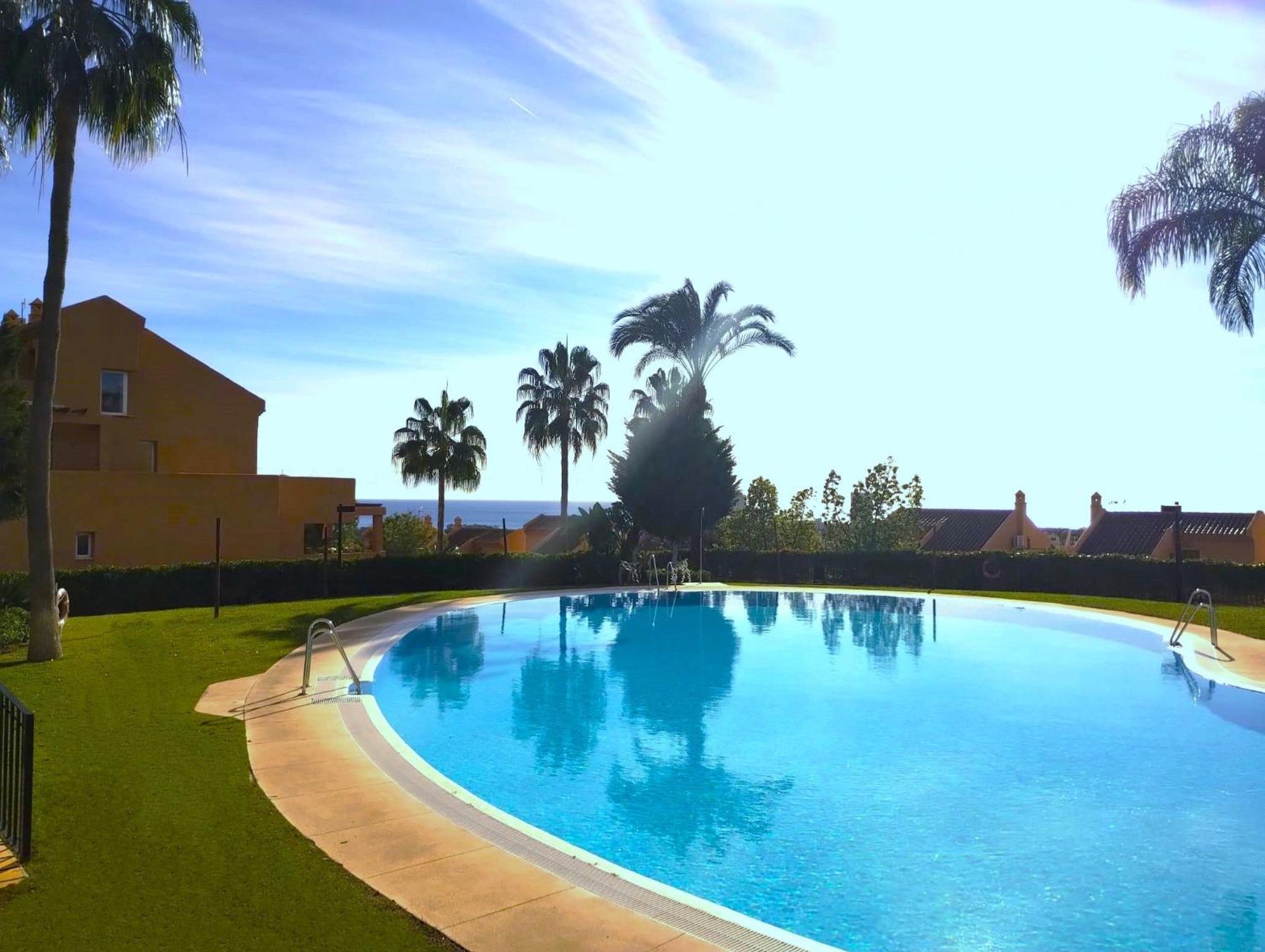 Apartmento Familiar Con Piscina Con Vista Al Mar Apartment Marbella